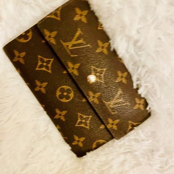 LV trifold wallet passport size - Picture 3 of 5